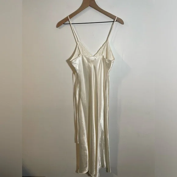 VTG Delicates White Peignoir Set Pearl & Lace Details Medium Bridal Nightgown - Picture 6 of 12